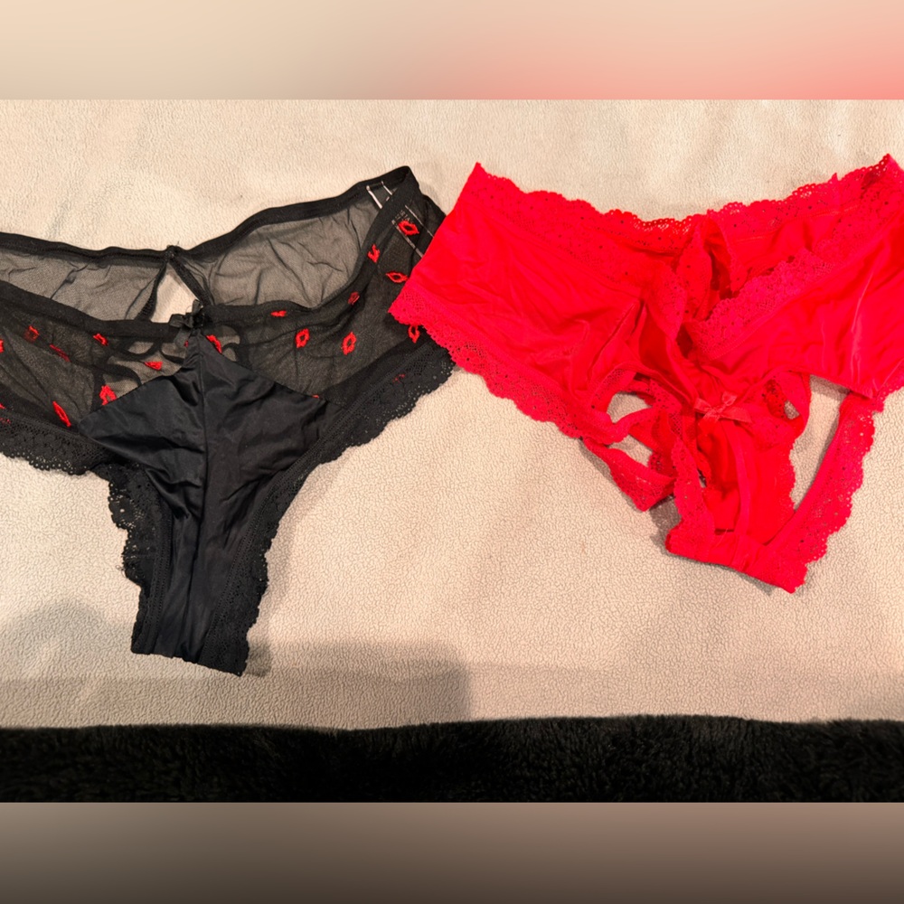 VS Cheeksters.   Like new condition.  Worn once